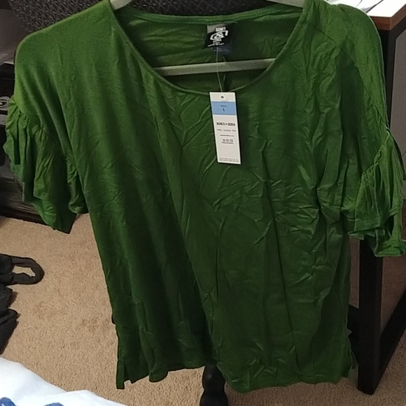 Soft never worn green top with frilly sleeves - Picture 2 of 2